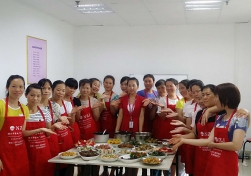 南寧月嫂娘子軍家政致：愛美的寶媽們，春節(jié)不增重你得這樣吃哦！